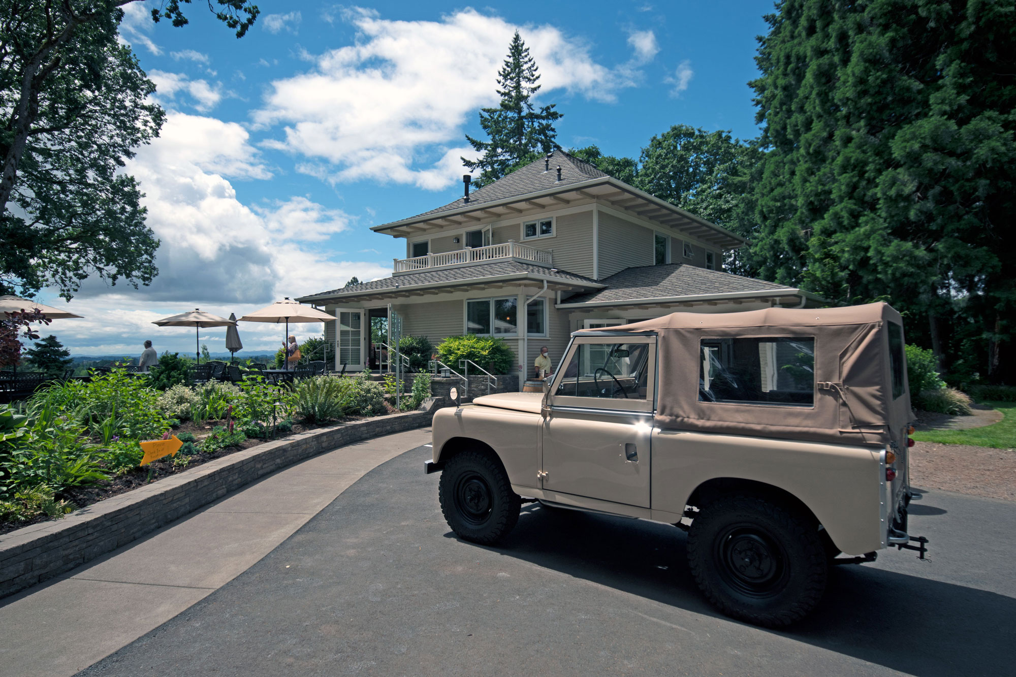 Rain Dance Vineyards Land Rover parked at the tasting room